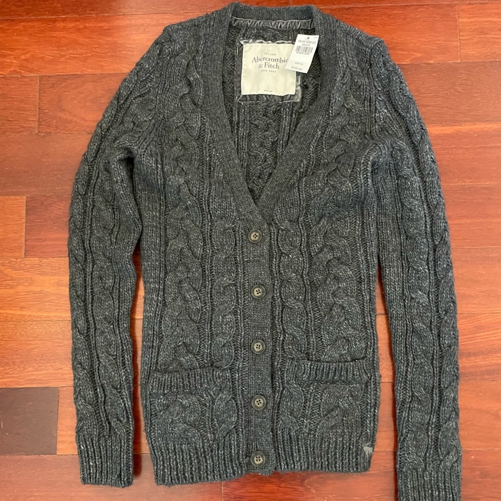 BRAND NEW A&F sweater cardigan